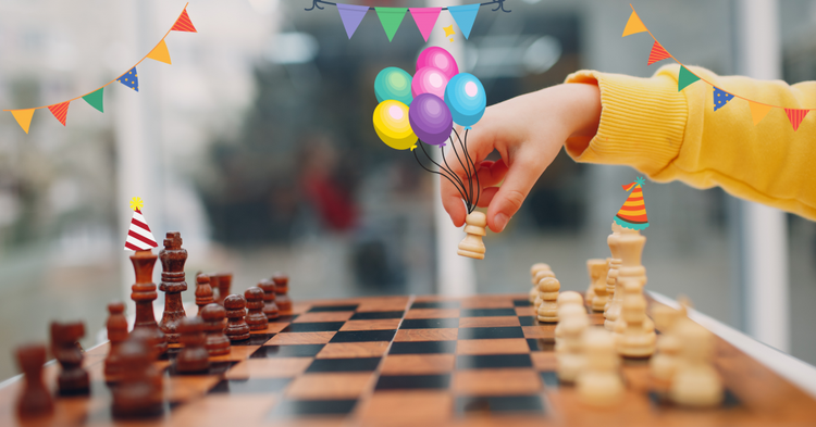 mano di un bambino che muove un pedone