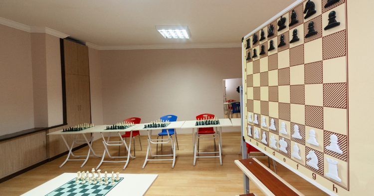 tavoli con scacchiere